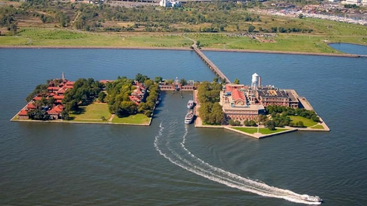 Ellis island. Остров Эллис Нью Йорк. Музей иммиграции в Нью-Йорке. Музей иммиграции на острове Эллис. Ellis Island в Нью Йорке.