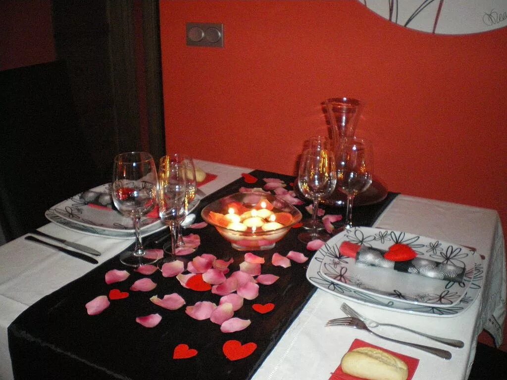 Intimate and Romantic Dinner Ideas for Your Home