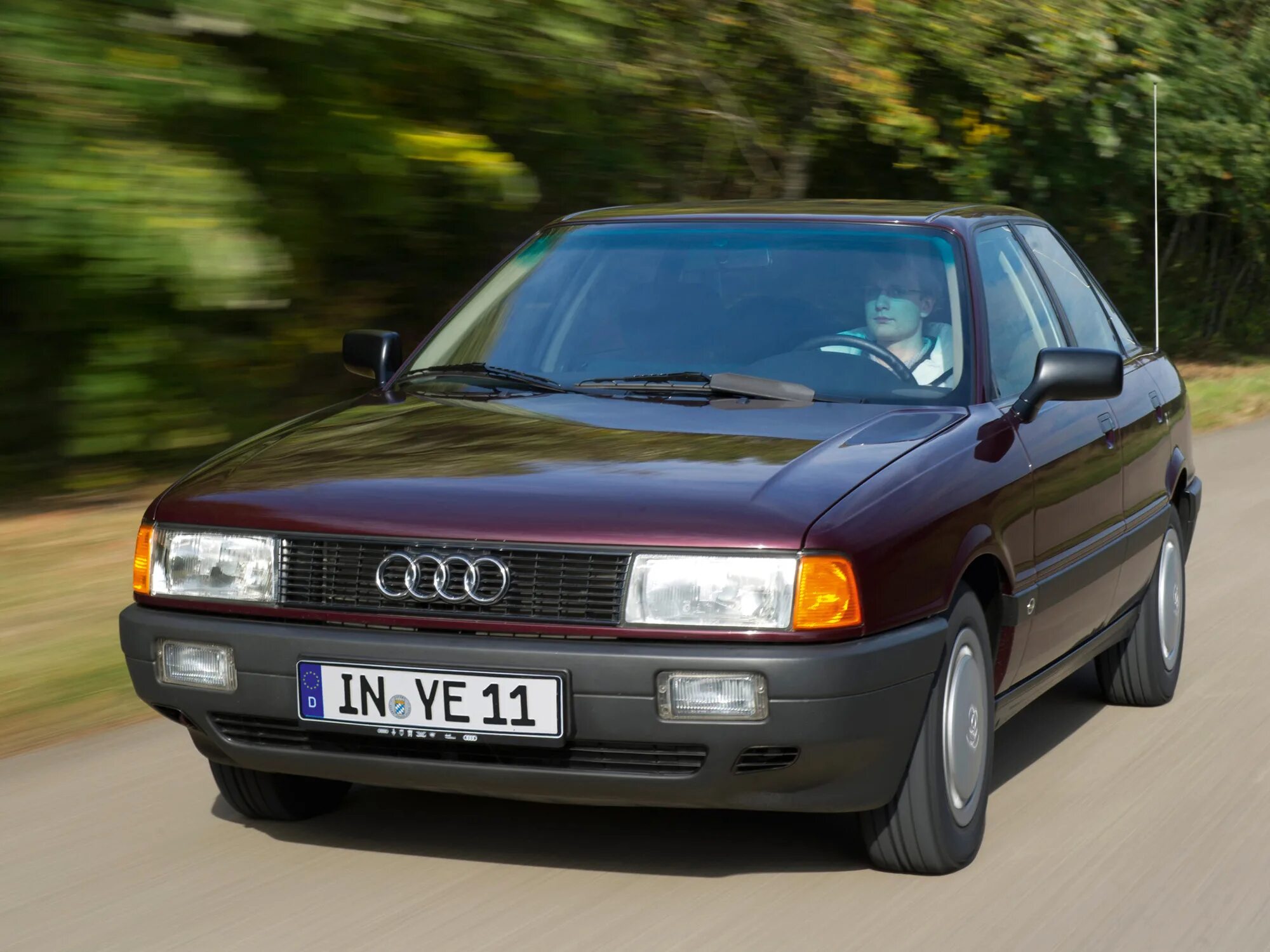 Легендарная вызова автомобиля 93. Audi 80 b4. Ауди 80 б3. Ауди 80 b3 1990. Ауди 80 b3 quattro.