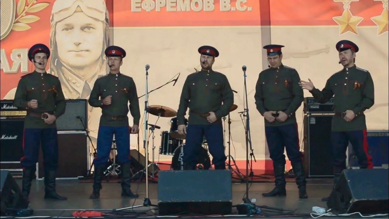 Волгоградские казачьи песни. Ансамбль казачий круг по горам. Ансамбль казачий курень волгоград. Казачий хор черный ворон. Ансамбль воля фото.