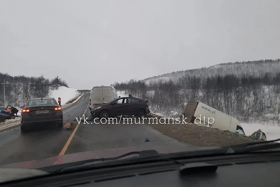 Попасть четверо. Авария на трассе Мурманск. ДТП на трассе Мурманск Печенга зимой. ДТП на трассе Арзамас ноябрь 2022.