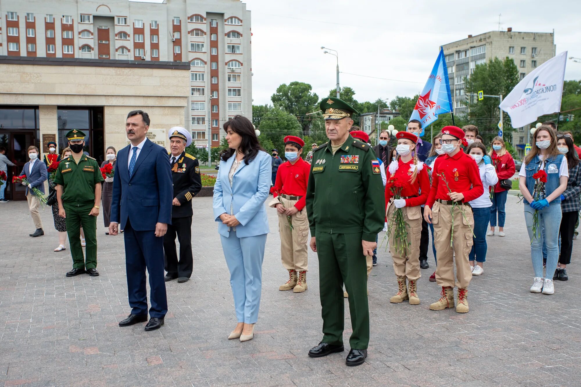 9 мая 2020 года. В Казани парк Победы возложили цветы. Возложение цветов парк Победы Казань. Торжественное мероприятие ко Дню Победы. 9 Мая 2020 Казань.