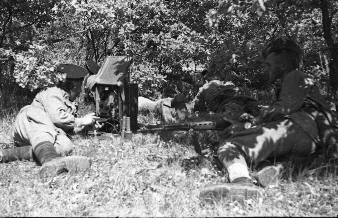 Яков Рюмкин фотокорреспондент. Разведчики 1942. Связисты 1942. Разведчик батальон батальонный.