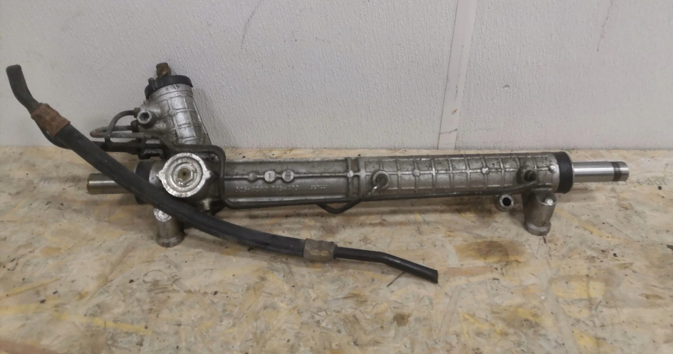 Рулевая рейка порше. 8001598. Замена рулевых тяг порше кайен 958. Рулевая рейка порше. Ремонт рулевых реек порше.
