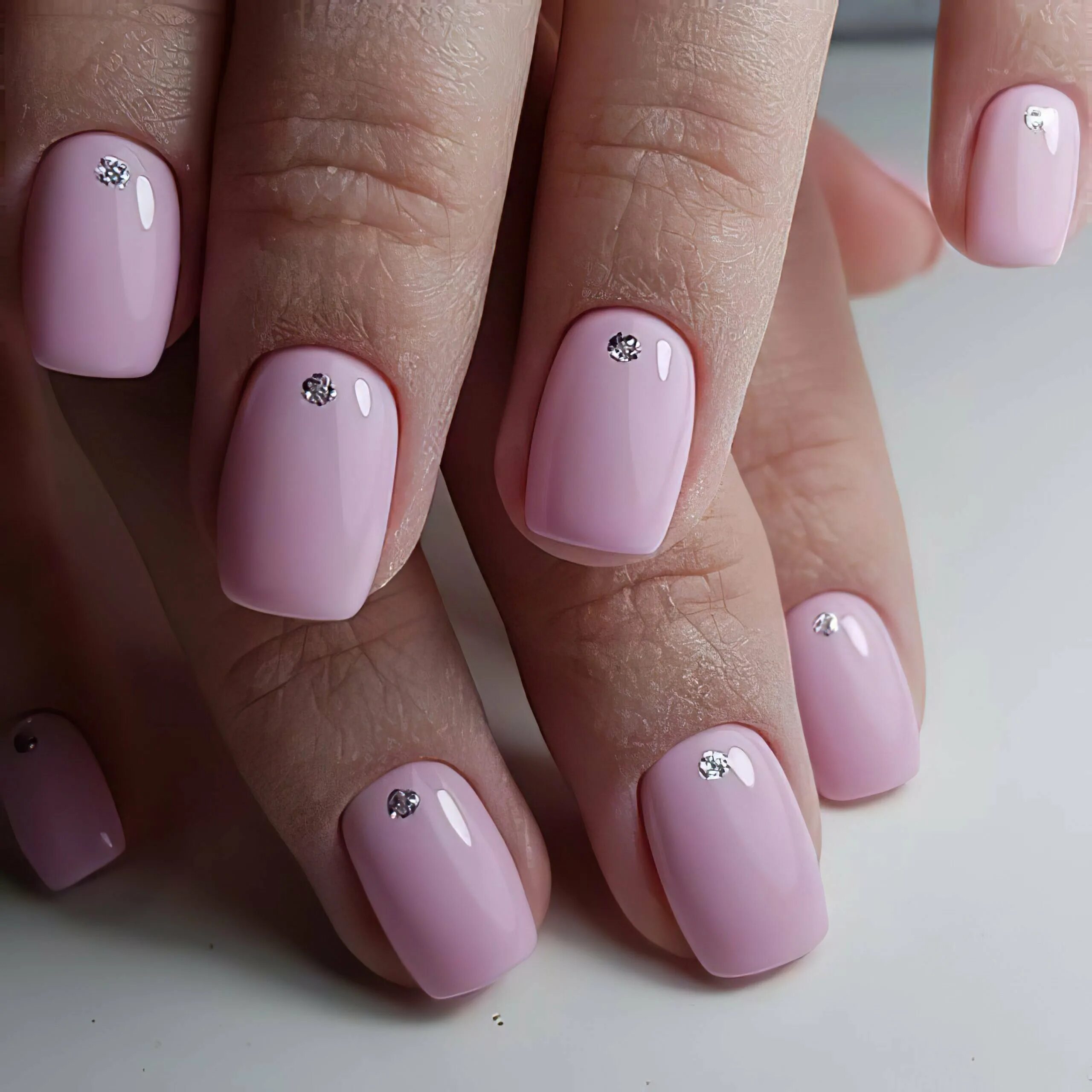 Дизайн ногтей с кутикулы. Розовый маникюр. Ногти короткие. Маникюр в розовых тонах на короткие ногти. Розовые ногти.
