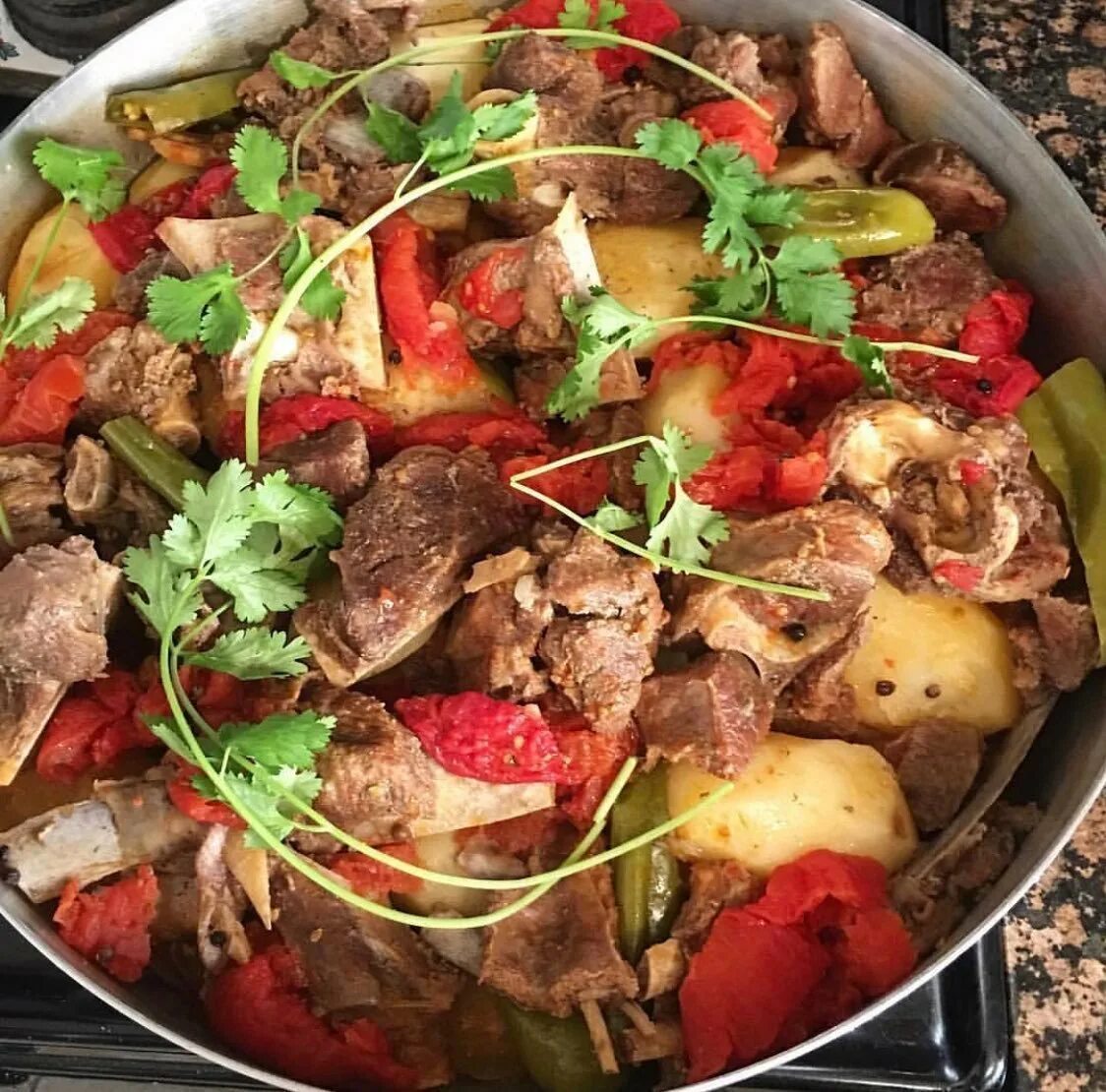 Хашлама из баранины с картофелем и овощами. Хашлама с бараниной. хашлама из баранины в казане. хашлама армянская хашлама. кавказская хашлама.