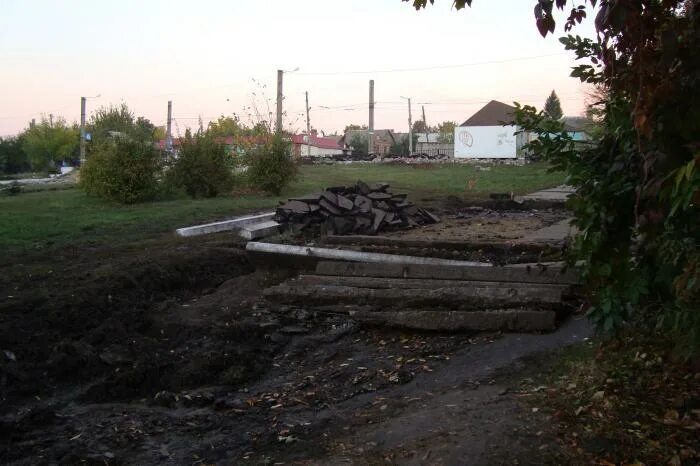 Донецкая область артемовск бахмут. Бахмут 2015. Поселок бахмут. Аллея роз бахмут. Артемовск бахмут памятники.