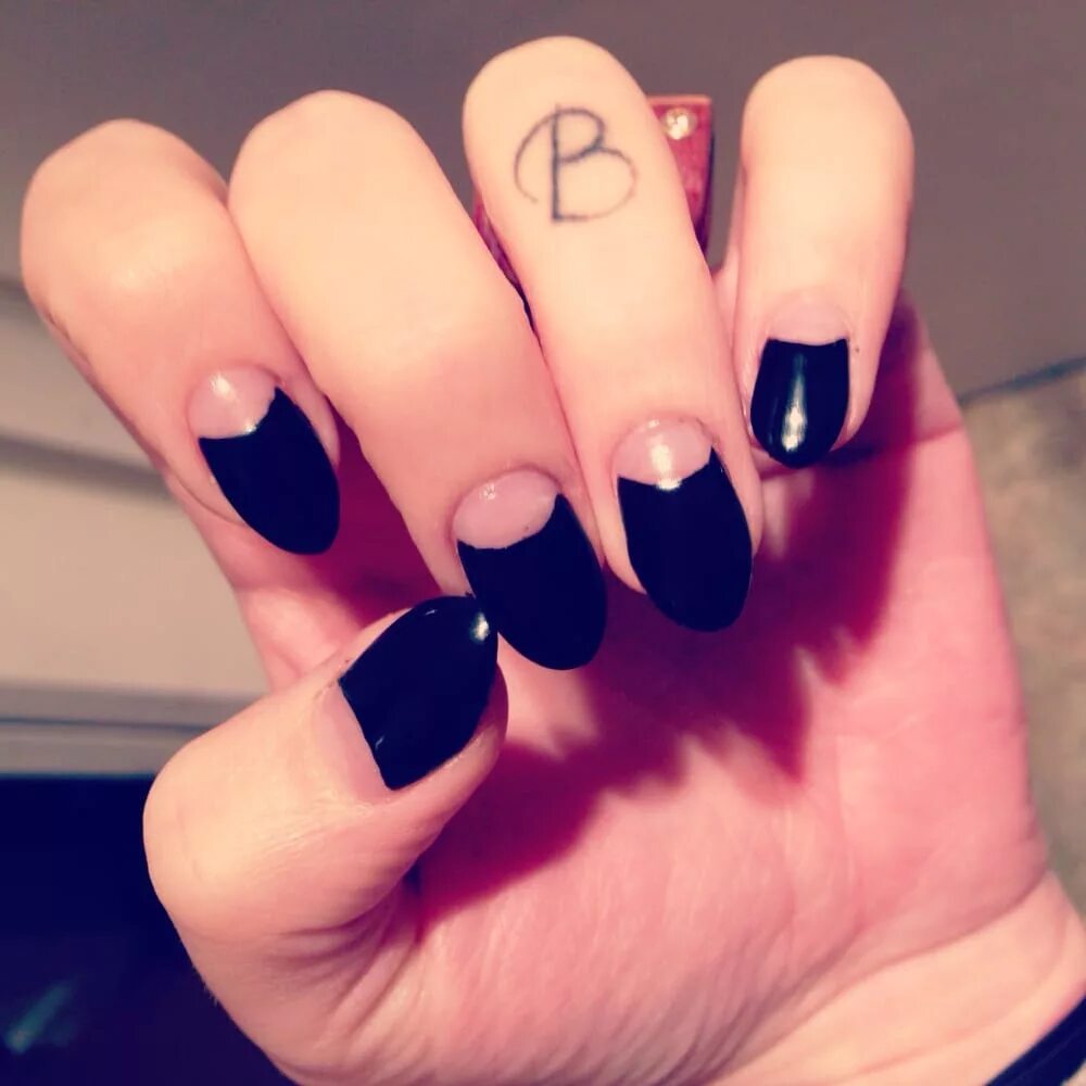 френч на половину ногтя. маникюр на половину ногтя. маникюр на половину. маникюр на половину. френч на половину ногтя.