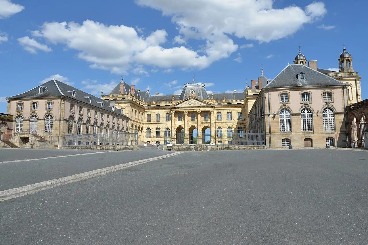 Версаль нанси. Герцогский дворец Нанси. Замок Люневиль Франция. Дворец Люневиль. Жермен Боффран.