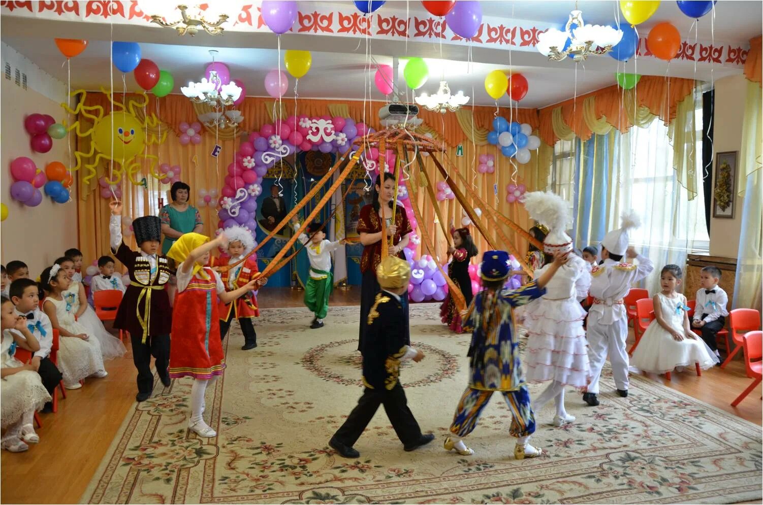 наурыз в детском саду сценарий. праздник навруз в детском саду. 8 наурыз оформление. оформление на наурыз в школе. оформление на наурыз в детском саду.