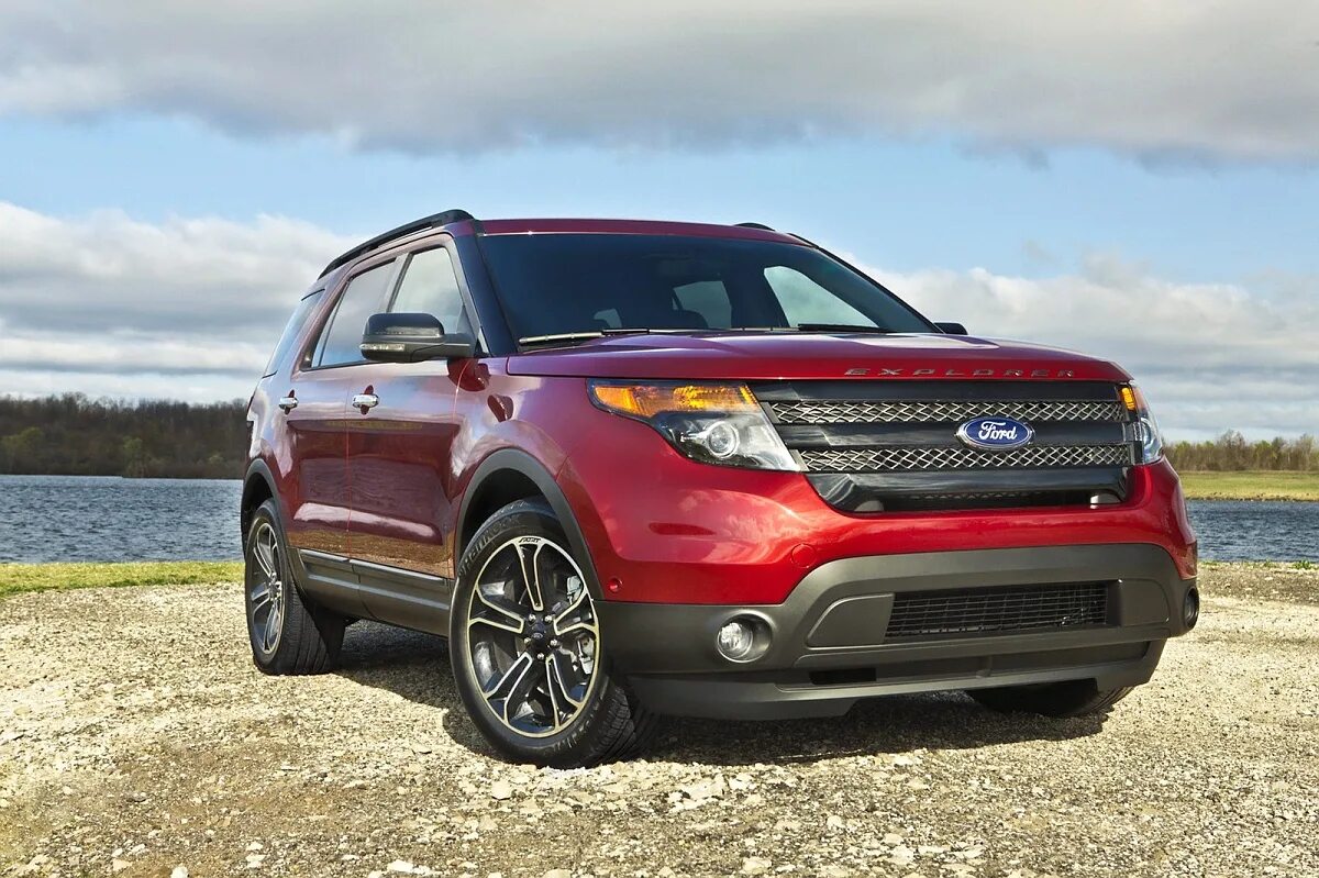 На каком месте форд. Ford Explorer 2013. Ford Explorer 2015. Форд эксплорер спорт 2013. Форд эксплорер 2013.