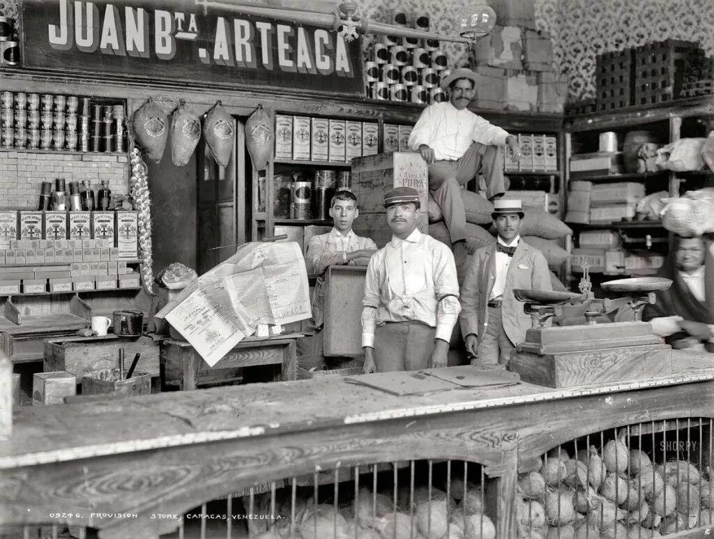 Первые магазины. Продуктовый магазин 19 век в Америке. Америка магазины 1900. Магазины США В 20е. Магазин в начале 20 века в Америке.