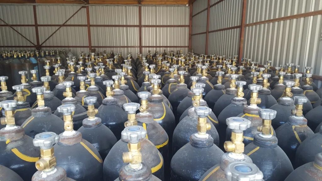 газ баллон газоснабжение. газовые баллоны реклама. баллон с кислородом. баллон пропановый 20 литров. хранилище газовых баллонов со2 чертеж.