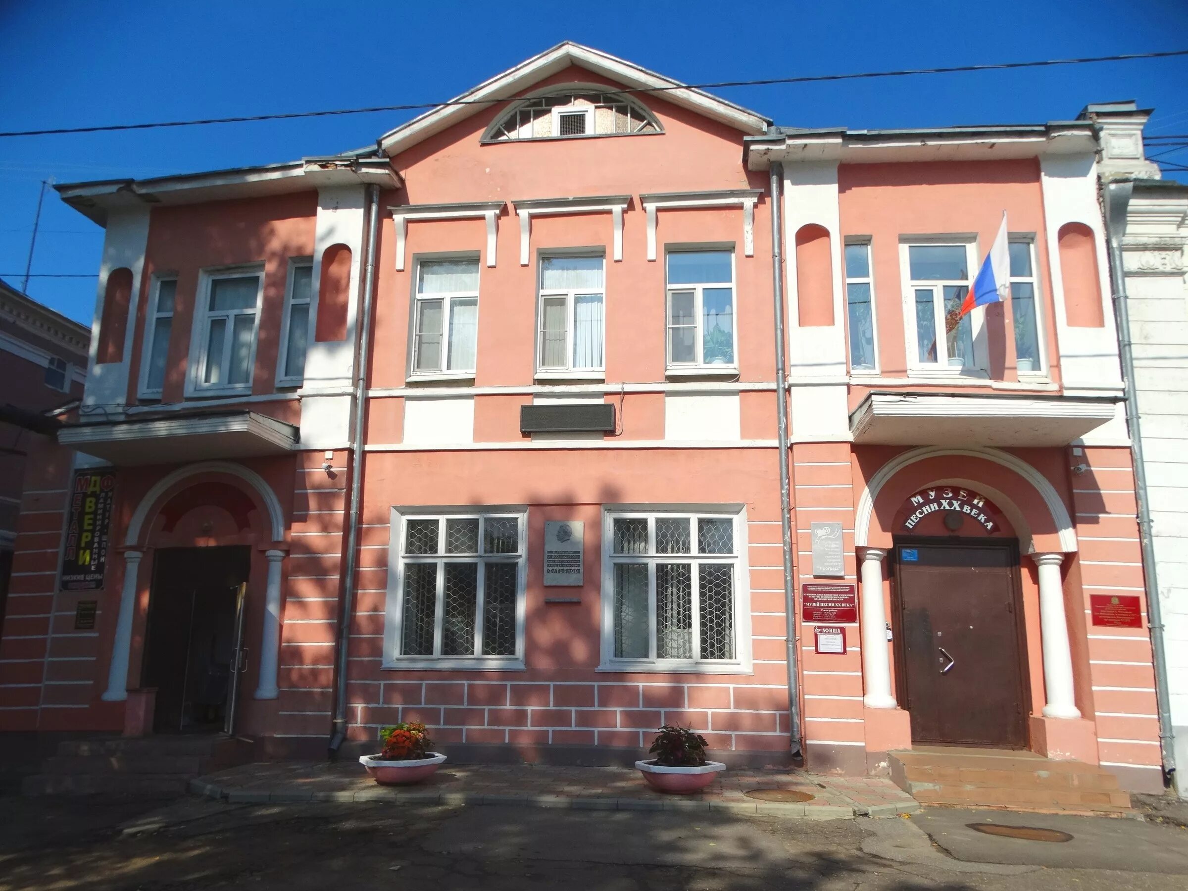 щитовой дом в чебоксарах. дом купца никитина краснодар. девическая 5 во владимире. историко-художественный музей вязники. владимирский дом 7.