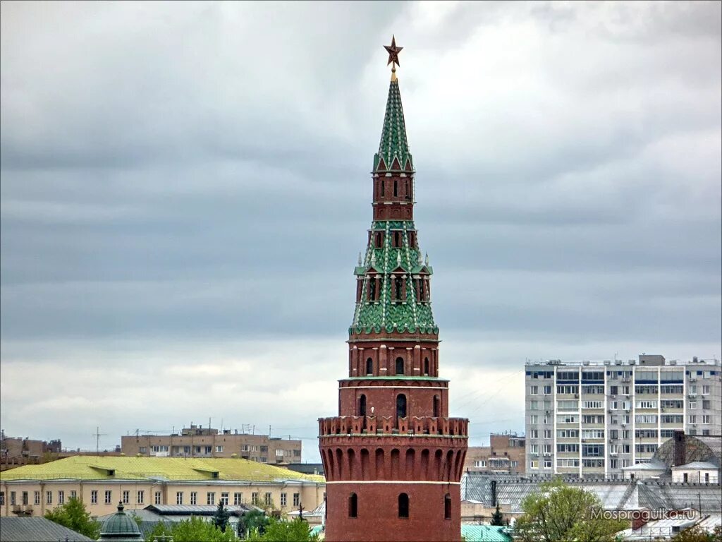 Какие башни в кремле москва