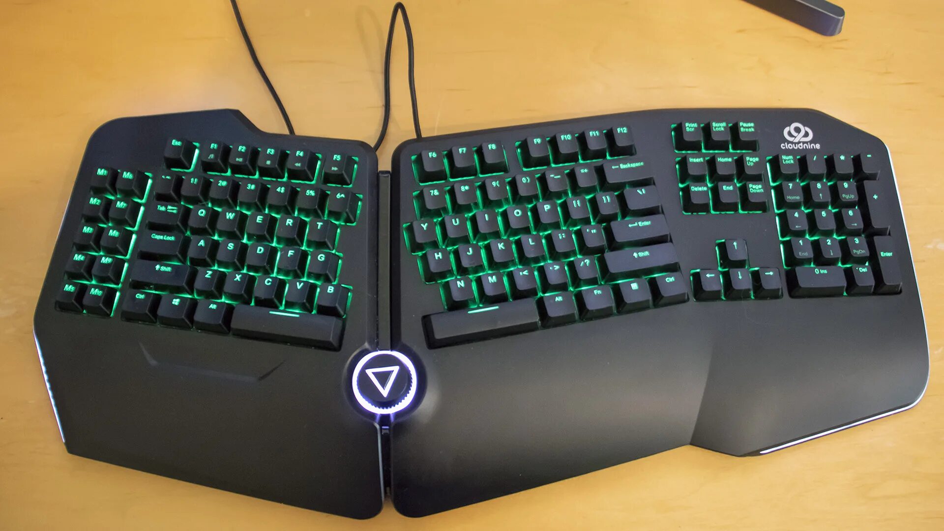 Сплит клавиатура. Cloud nine c989m. ergo split mechanical keyboard. ergonomic gaming keyboard. b975 игровая клавиатура.