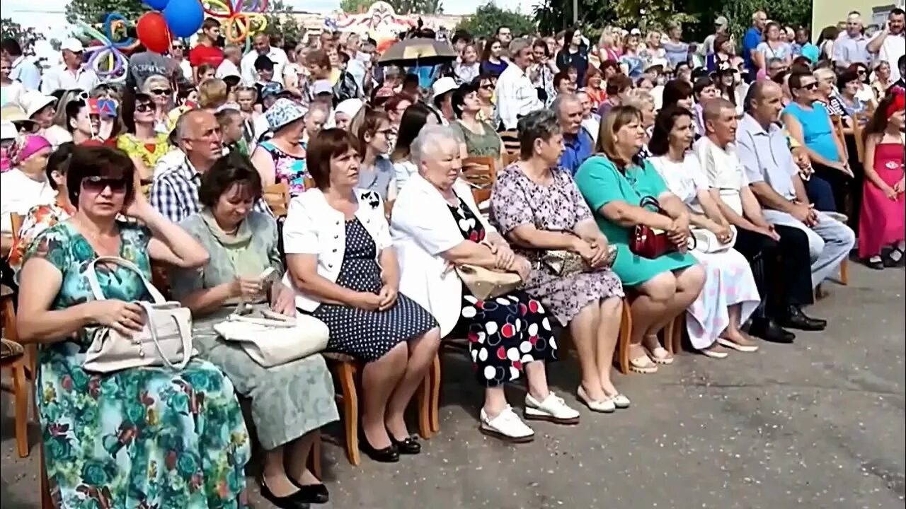 Подслушано в холме новгородской области. 500 Лет г. красный холм Тверской обл.. Население красного холма Тверской области. Центр занятости красный холм Тверская область. Красный холм город.