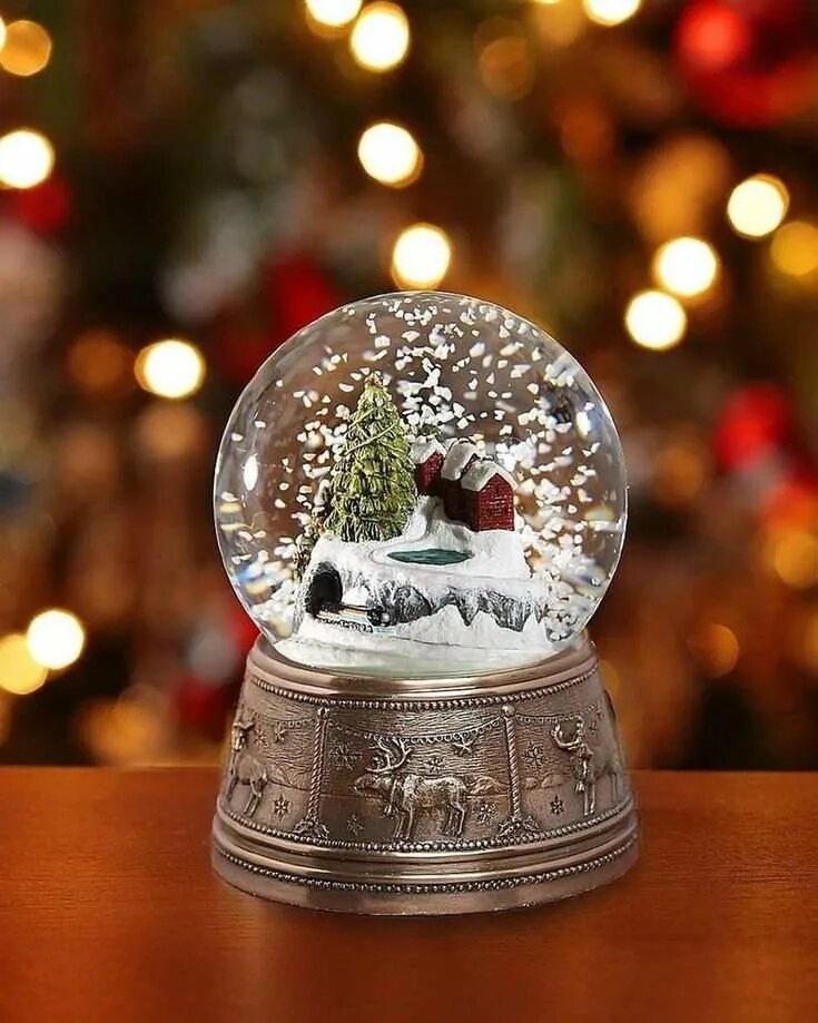 Стеклянный шар снег. Снежный шар. Новогодний стеклянный шар. Новогодний шар со снегом. Стеклянный шар со снегом.