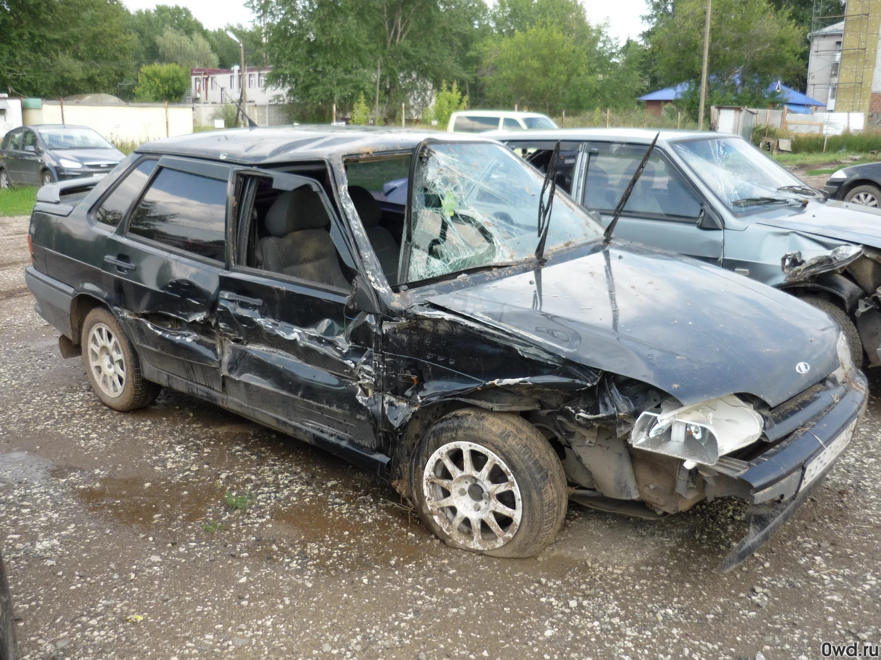Ваз 2114 кварц битая. Ваз 2107 черный битый. Битая лада приора белая. Ваз 2115 битый. Разбитый ваз 2115.