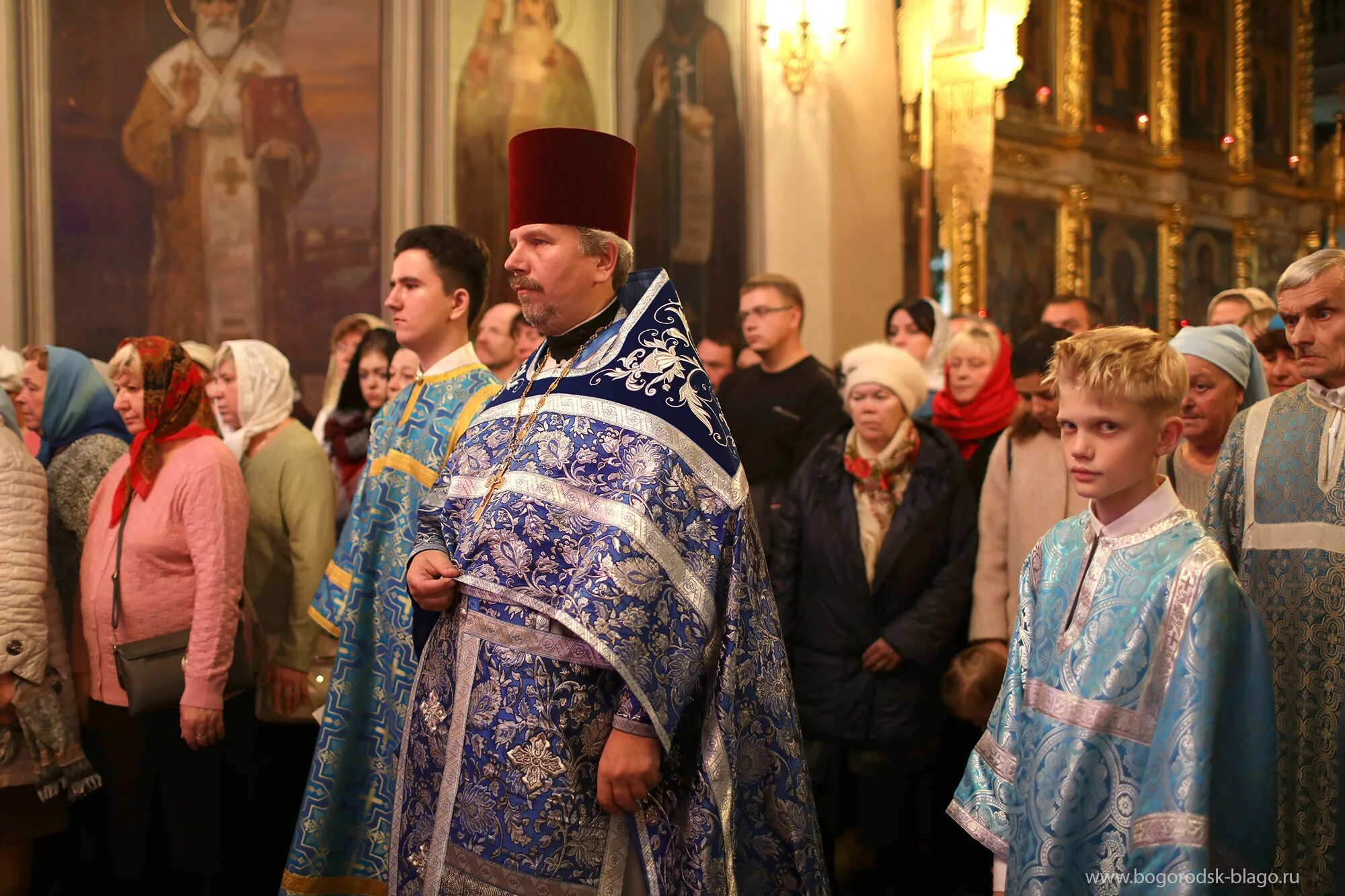 храм казанской божьей матери в иванисово. покровский собор воронеж расписание богослужений. богоявленский собор ногинск марк ермолаев. фрязево казанский храм. чья литургия в рождество?.