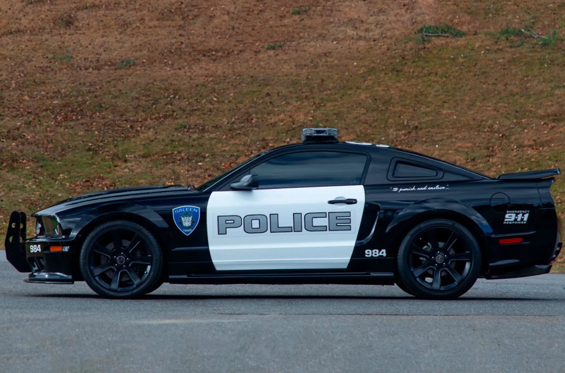 Форд мустанг 2005 полиция. Ford mustang police interceptor. Полицейский форд мустанг. Ford mustang police interceptor. Saleen ford mustang gt полиция.