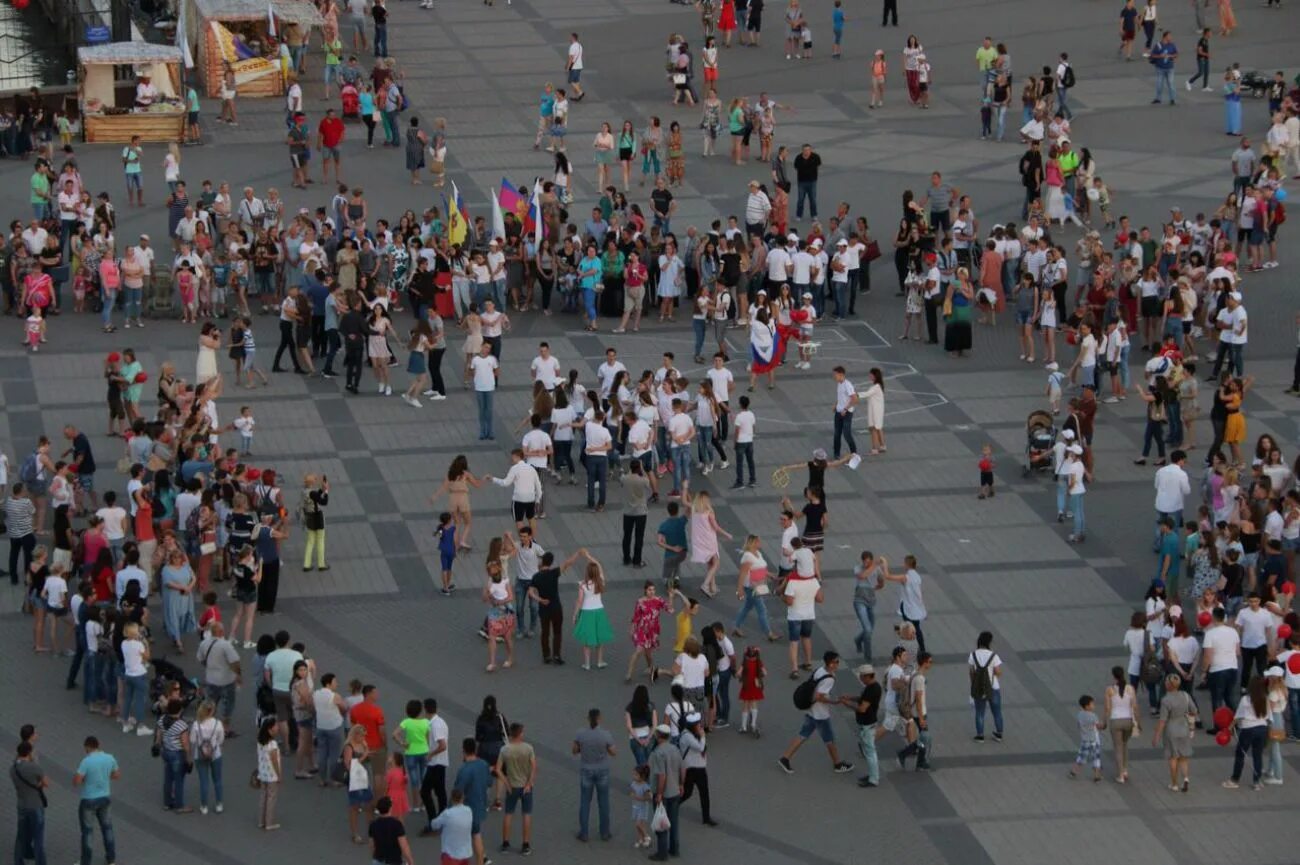 Самое многочисленное население город. Новороссийск население 2023. День молодежи Новороссийск. Жители вокзала. День молодёжи в 2022.