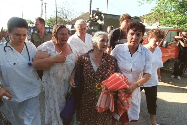 14 июня 1995 года – буденновск, захват больницы. Заложники в буденновске 1995. Штурм больницы в буденновске 1995. Терроризм буденновск 1995. Захват больницы в буденновске.