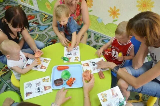 Занятия с 2 до 3. Интересные занятия в детском саду. дети на занятии в детском саду. увлекательные занятия для детей. развивающие занятия для детей.