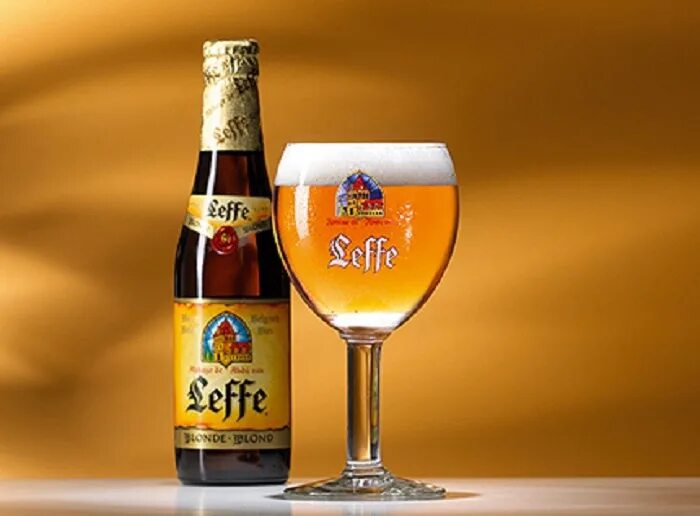 Leffe blonde. Эль Леффе. Пиво Леффе блонд светлое. Бельгийское пиво Leffe blonde. Леффе блонд светлый Эль.