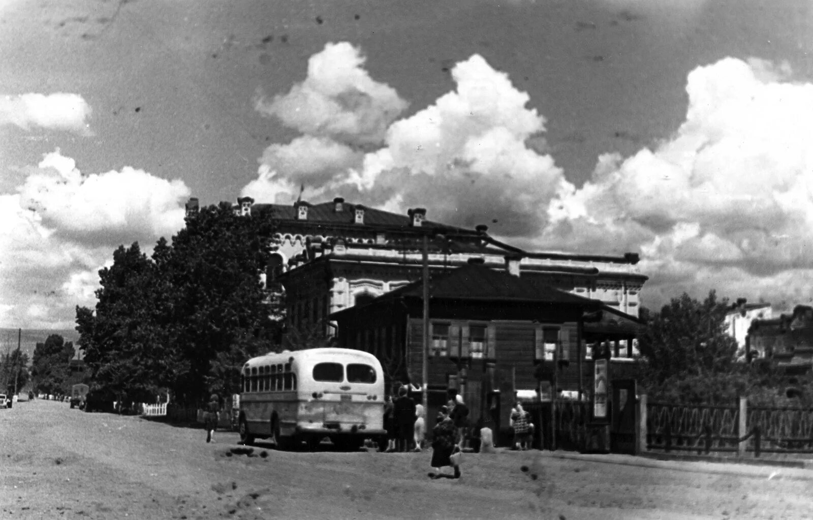 Минусинск раньше. Минусинск старый город. Минусинск 2000 год. Старый минусинск 19 век. Минусинск 1970.
