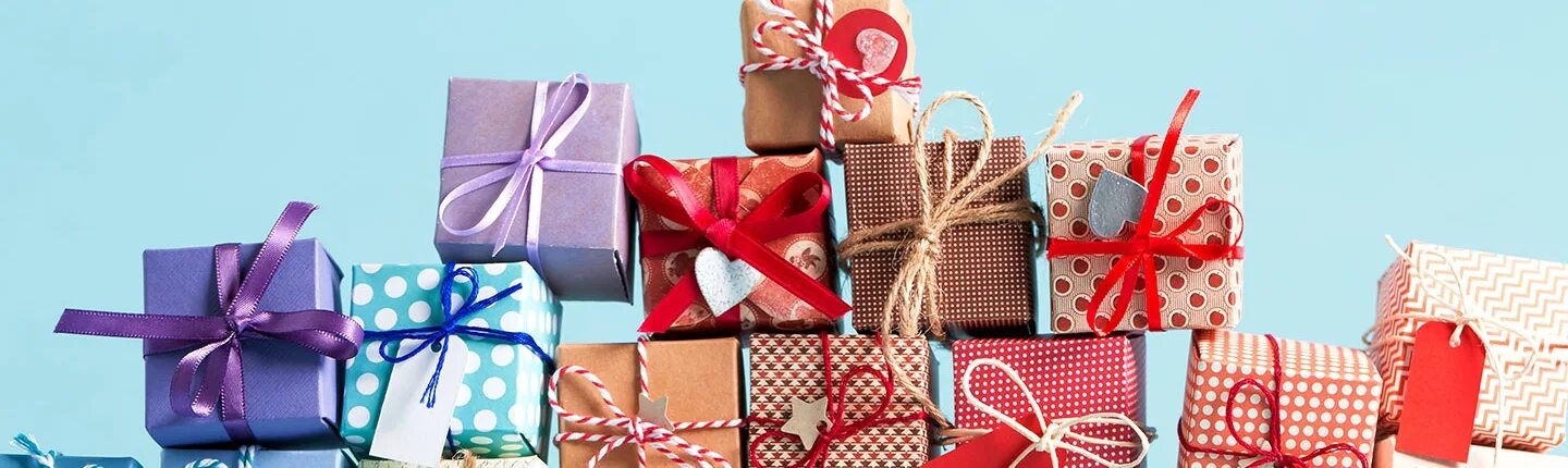 Kinds of presents. Обложка презент открытка. Pile of presents. Presents and Gifts in different Countries. GEEU presents.