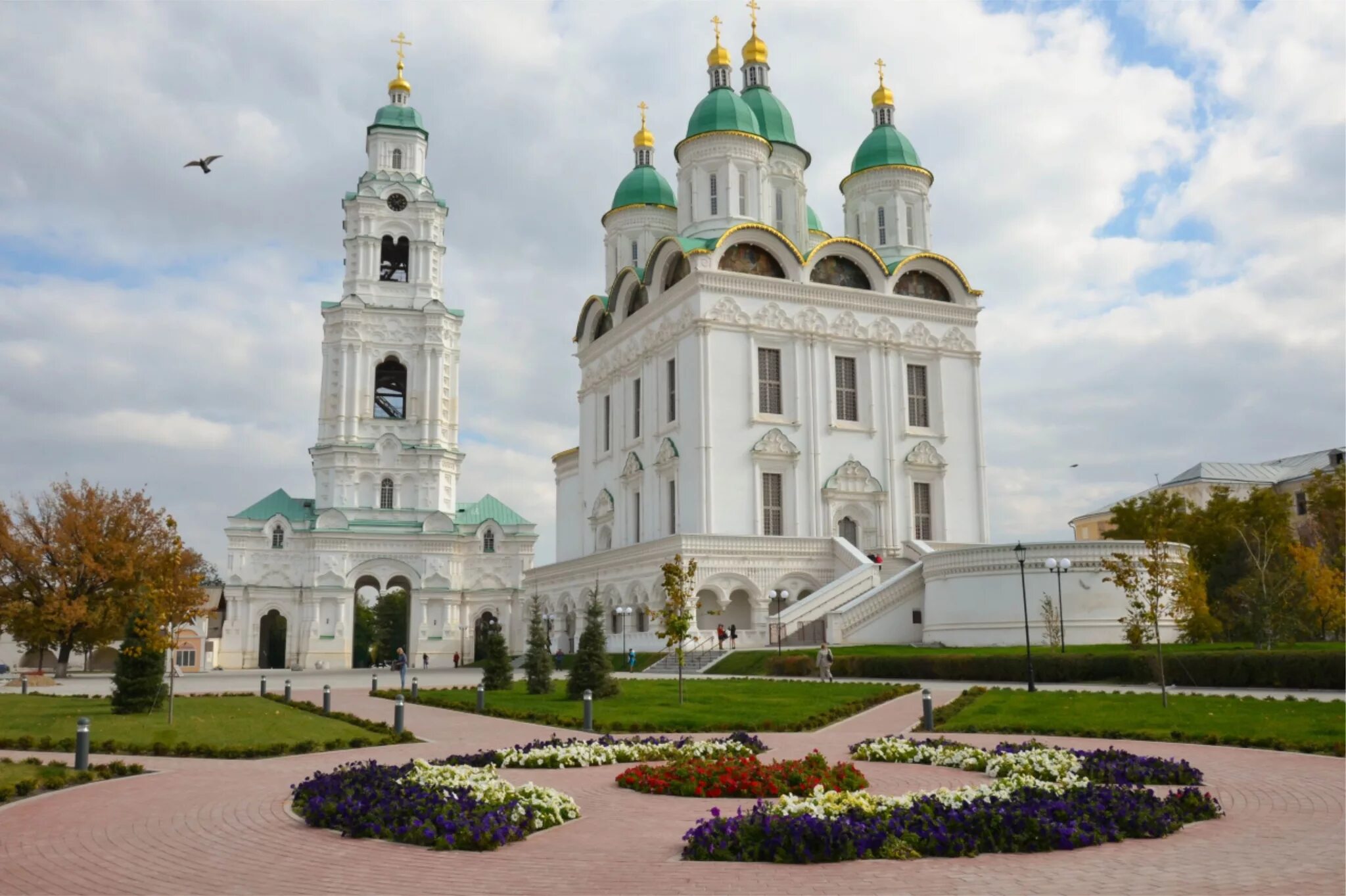 Астрахань набережная кремль. Город астрахань. Город астрахань. Астрахань кремль достопримечательности. Астраханский кремль астрахань.