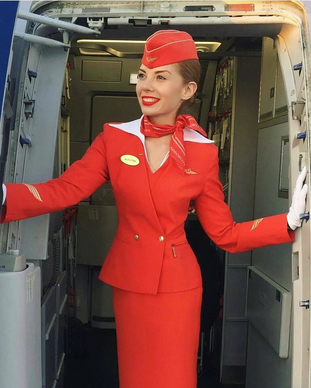 Рост стюардессы. Параметры стюардессы. Форма бортпроводников. Клэр кастл стюардесса. Параметры стюардессы.