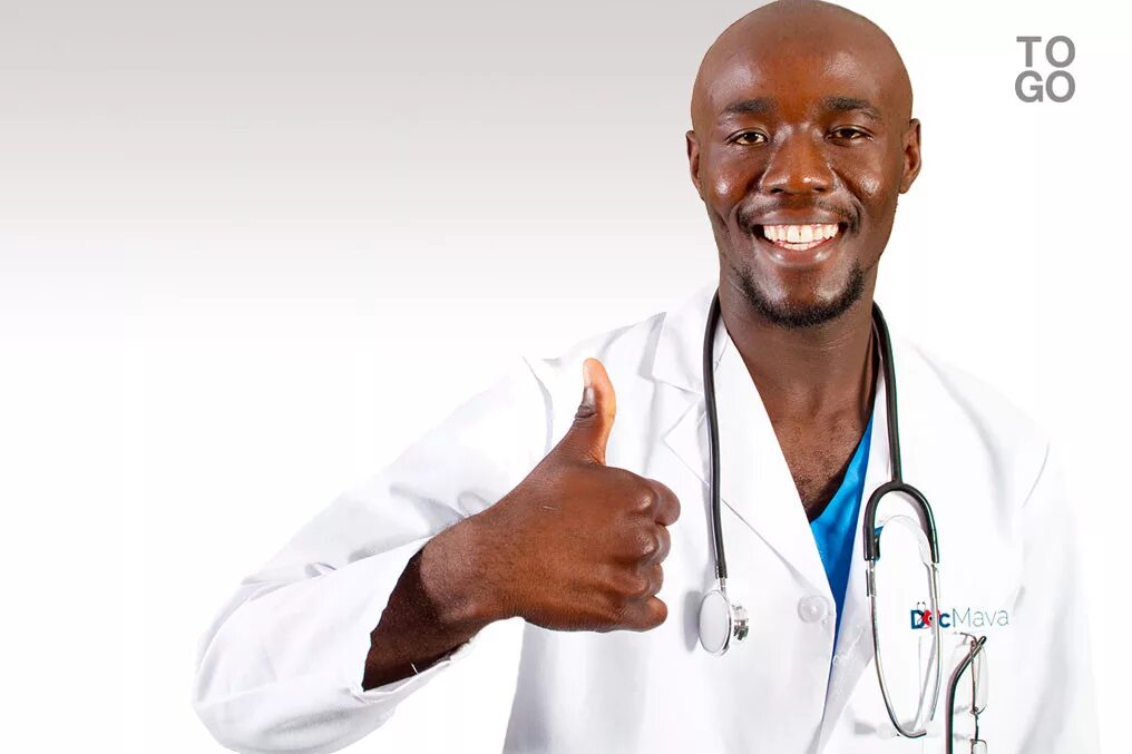 Негры массажный. Врач негр. Темнокожий врач. Доктор афроамериканец. Негр медик.
