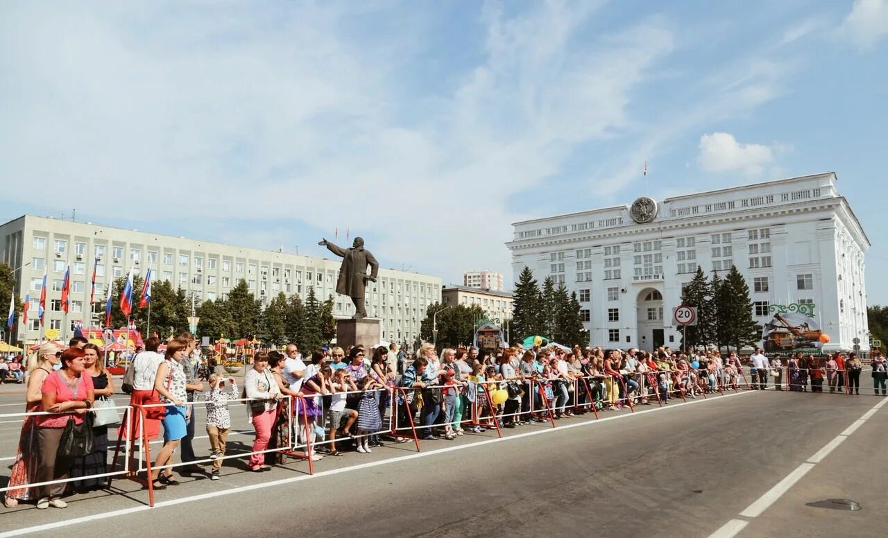 Известные люди кемерово. Московская площадь Кемерово. Площадь советов Кемерово. День Шахтера Кемерово. Кемерово площадь Шахтеров.