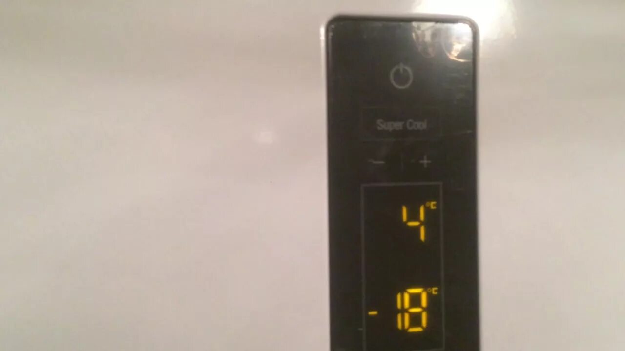 Hotpoint ariston холодильник температура. Хотпоинт аристон холодильник дисплей расшифровка. холодильник hotpoint-ariston знаки на экране загорелась рука. ariston mwa222 дисплей. аристон поставить температуру на дисплее холодильник.