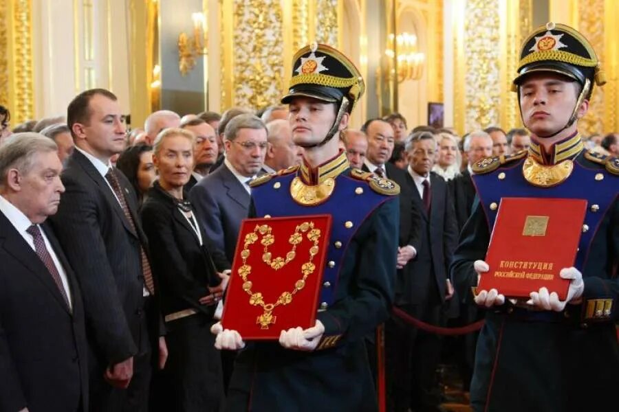 През дентский. През дентский. През дентский. През дентский. Парад президентского полка на соборной площади.