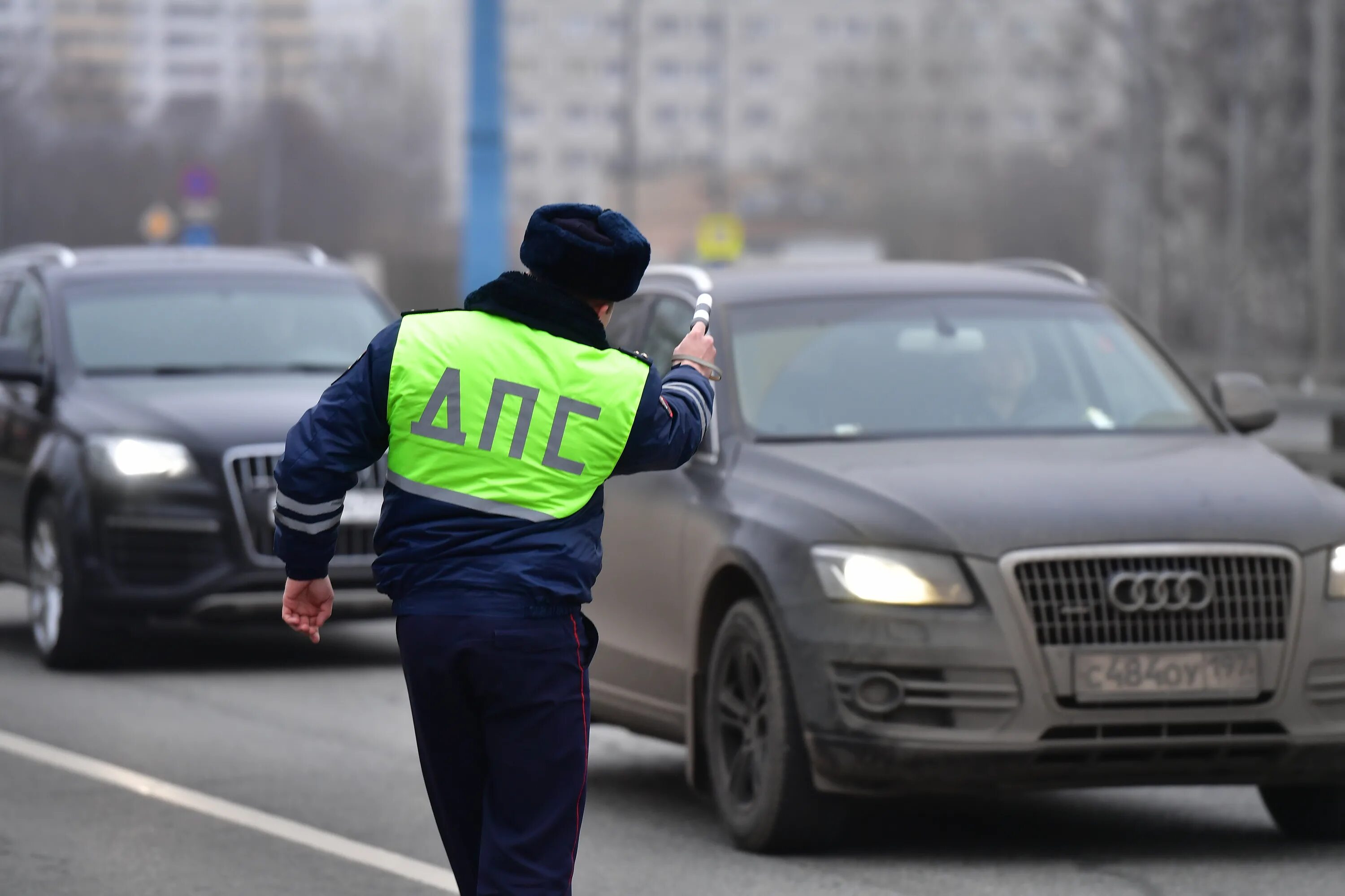 Злостный нарушитель ПДД. Изымают машины у россиян. Крутые автомобили злостных нарушителей ПДД. Фото авто нарушителей.