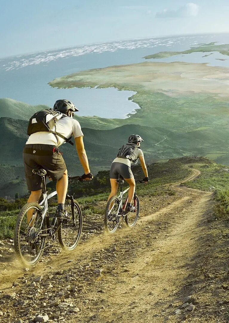 Гонщицкий велотуризм. Природа путешествия. Путешествие на велосипеде. Путешествие пейзаж. Bike traveling