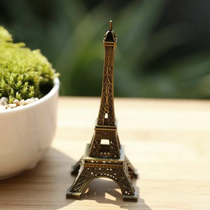 Мини эйфелева башня. Эйфель башня tour eiffel. эйфелева башня в миниатюре. миниатюрная эйфелева башня. эльфивая башня миниатюра.