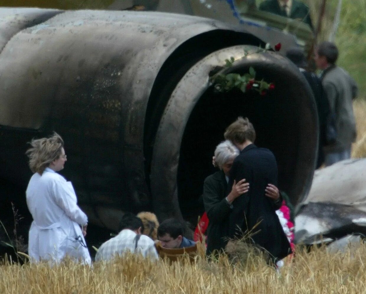 трагедия 2002 самолет башкирские авиалинии. 1 июля 2002 года столкновение над боденским озером. столкновение над боденским озером кладбище погибших. катастрофа ту 154 боденским озером. катастрофа ту 154 боденским озером.