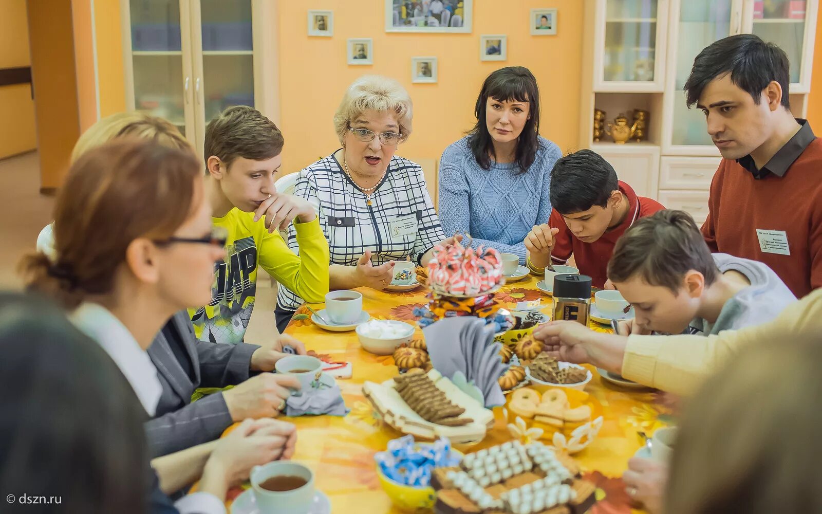 Дети интернатных учреждений. ЦССВ Возрождение. Центр содействия семейному воспитанию. Детский дом Возрождение. Семейный детский дом Москва.