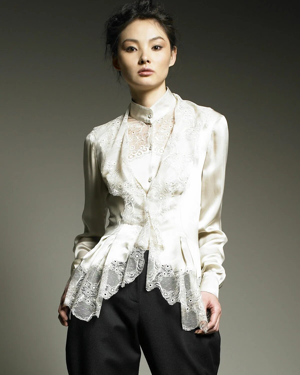 Стильная женщина. Фотосессия в стиле ретро. Викторианский стиль женской одежды. Энн хэтэуэй в шляпе. Элегантный летний образ.