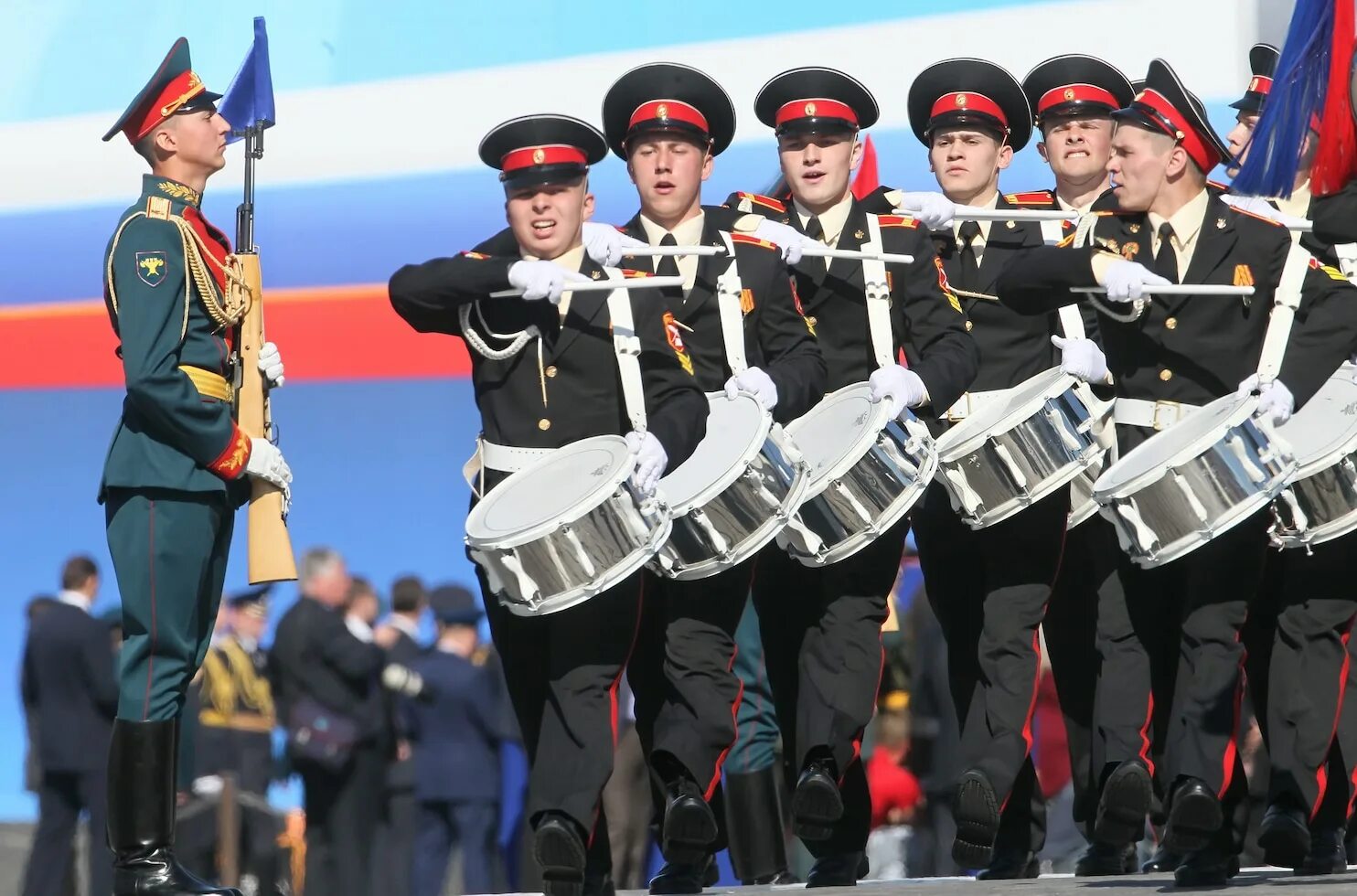 Военный парад. Военный марш. Солдаты маршируют. Марш солдат.