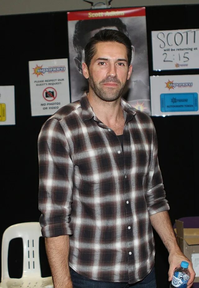 Дугрей скотт в молодости. Скотт эдкинс scott adkins. Скотт эдкинс рост. Скотт эдкинс википедия заслуги в спорте. Скотт каан рост.