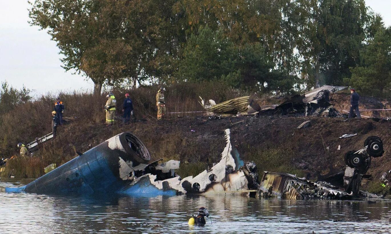 Авиакатастрофа хоккейного локомотива. Локомотив Ярославль як 42. Як 42 катастрофа Ярославль Локомотив. Хк Локомотив Ярославль катастрофа. Як 42 авиакатастрофа Ярославль.