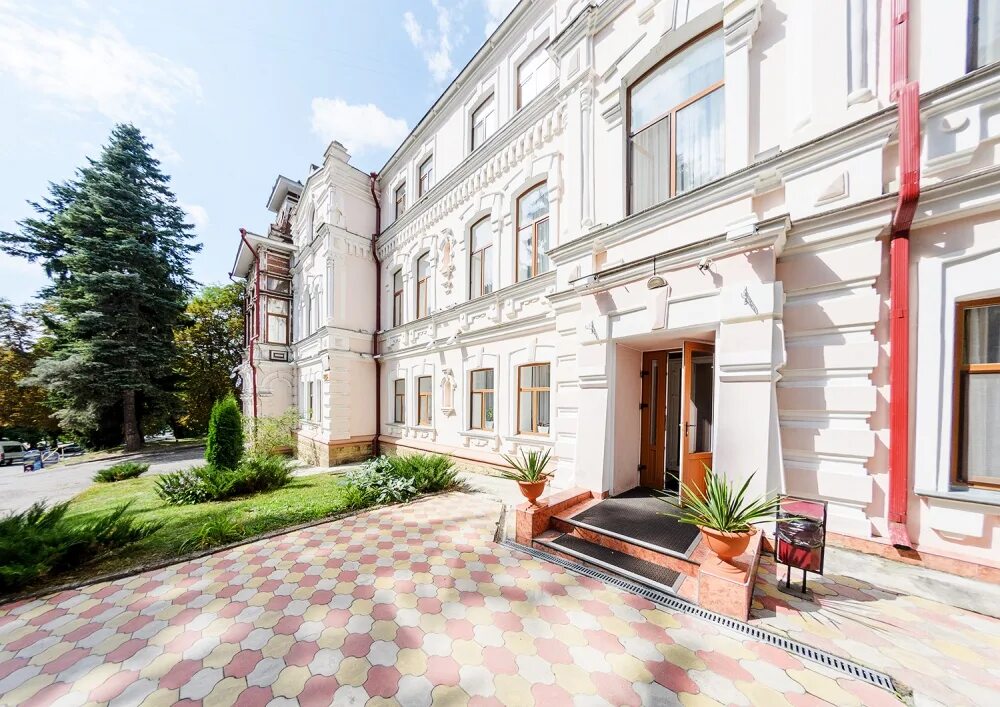 М кирова пятигорск. Кисловодск сан кирова. Кирова кисловодск. Санаторий кирова кисловодск. Санаторий им кирова сочи.