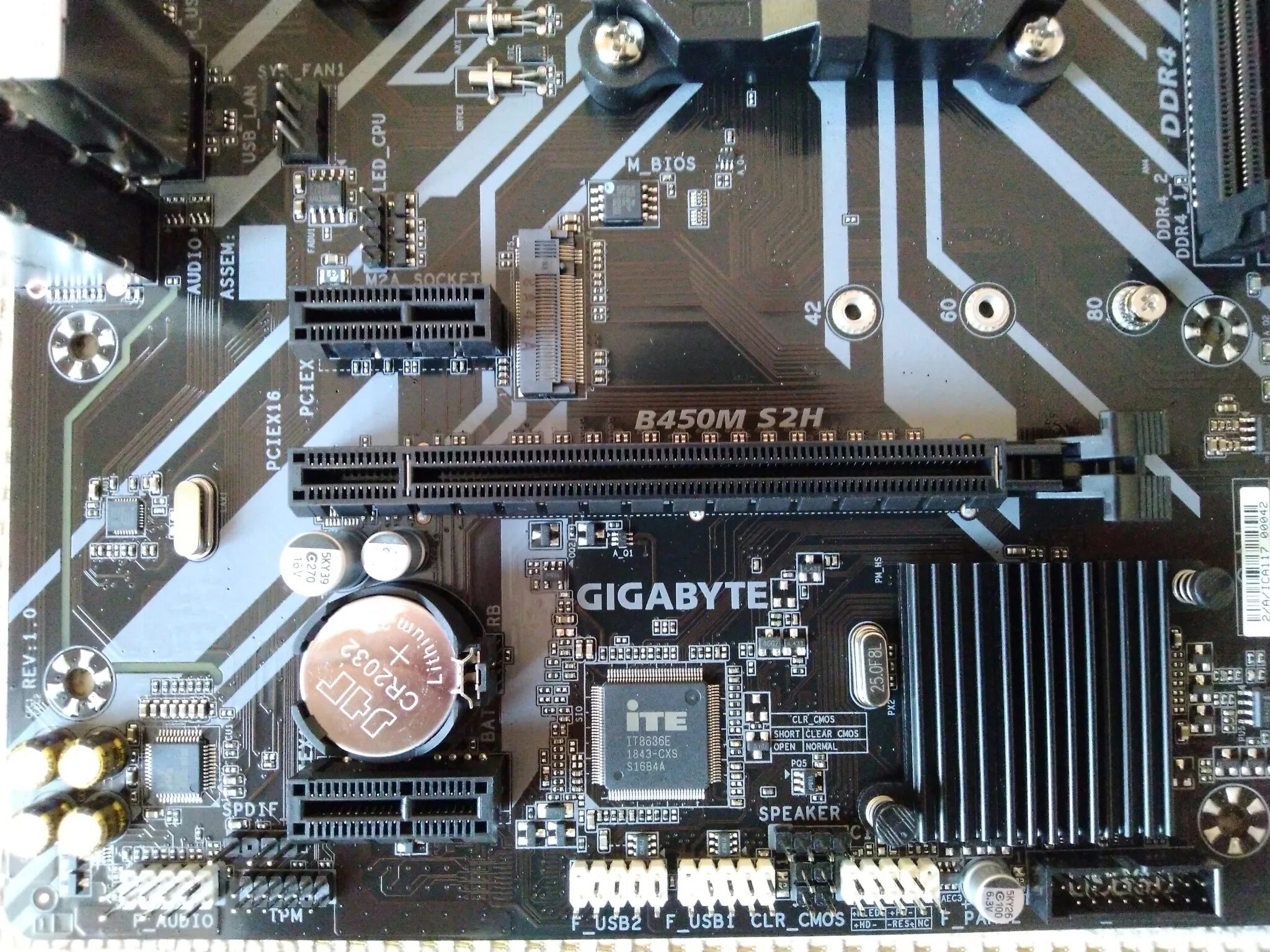 Gigabyte b450m ds2h. Материнская плата Gigabyte b450m. Материнская плата гигабайт b450m s2h. Материнская плата Gigabyte b450m s2h v2. Плата gigabyte b450m h