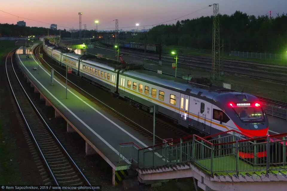 железнодорожная станция 2д. красный строитель 2006 год. профиль пути красный строитель тула. красный строитель станция. станция царицыно 4 платформа.