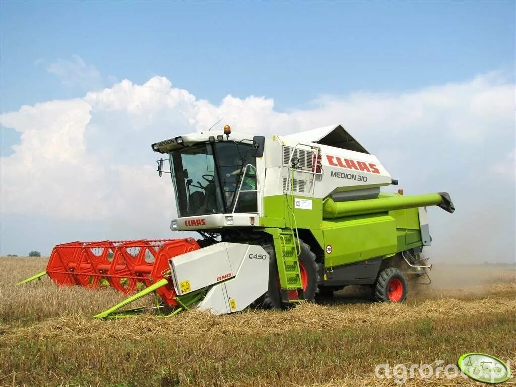 Комбайн claas medion. Claas medion 310. Гст комбайн класс медион. Зерноуборочный мини комбайн claas. Class 310 комбайн.